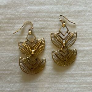 Stella & dot gold earrings